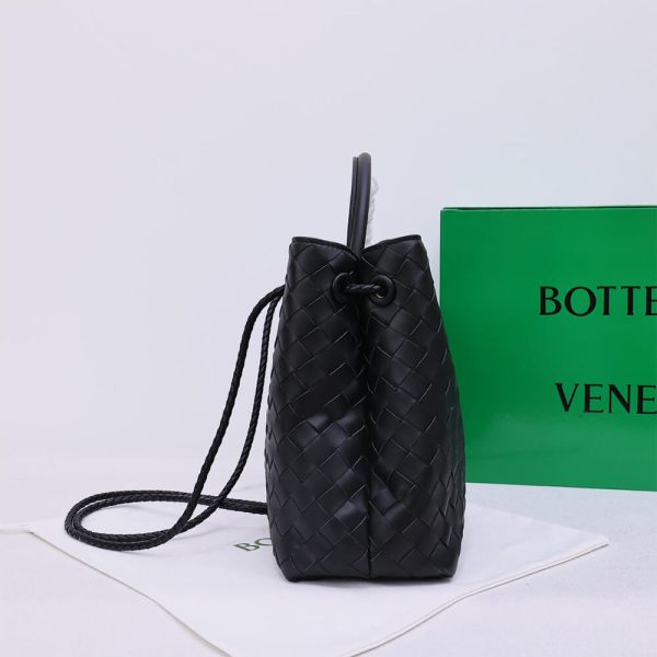 bo*te*ga Ve*ne*ta medium andiamo